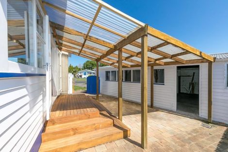 Photo of property in 2 Rhonda Avenue, Deanwell, Hamilton, 3206