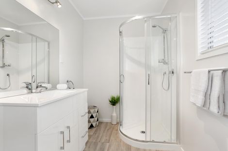 Photo of property in 1/1 Armstrong Place, New Lynn, Auckland, 0600