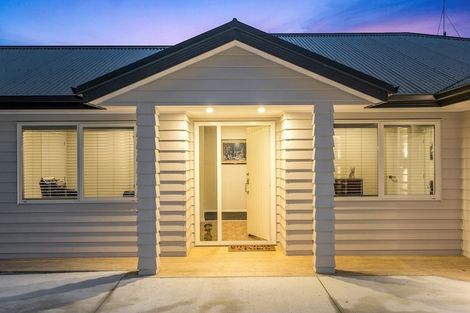 Photo of property in 38 Roberts Road, Matakatia, Whangaparaoa, 0930