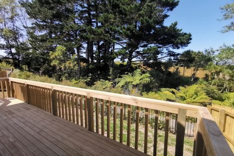 Photo of property in 2 Tarara Lane, Kumeu, 0810