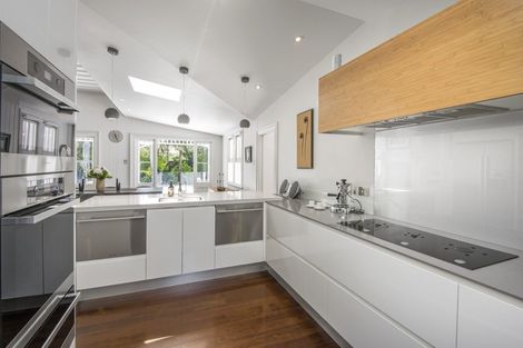 Photo of property in 52 Stanley Point Road, Stanley Point, Auckland, 0624