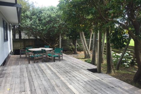 Photo of property in 9 Quo Vadis Place, Red Beach, 0932