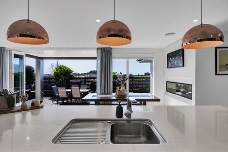 Photo of property in 4 Vardon Way, Waiwhakaiho, New Plymouth, 4312