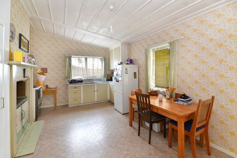 Photo of property in 14 Puriri Street, Helensville, 0800