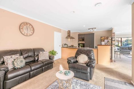 Photo of property in 57 Magic Way, Randwick Park, Auckland, 2105