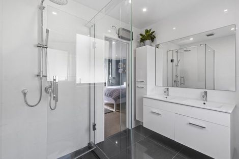 Photo of property in 14 Oldham Place, Browns Bay, Auckland, 0630