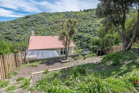 Photo of property in 175 Houghton Bay Road, Houghton Bay, Wellington, 6023