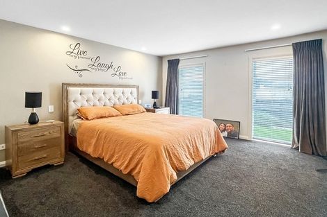 Photo of property in 53 Johnstone Drive, Fitzherbert, Palmerston North, 4410