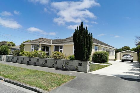 Photo of property in 17 Bateman Avenue, Bryndwr, Christchurch, 8053