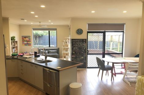 Photo of property in 17 Spoonbill Place, Unsworth Heights, Auckland, 0632