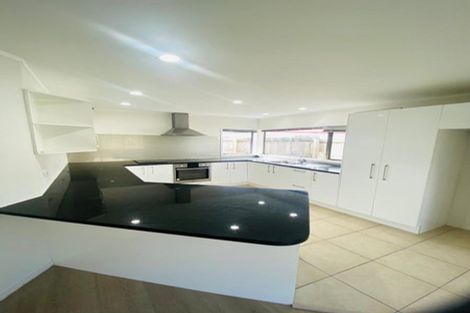 Photo of property in 136 Everglade Drive, Totara Heights, Auckland, 2105