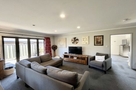 Photo of property in 3 Diamond Grove, Brown Owl, Upper Hutt, 5018