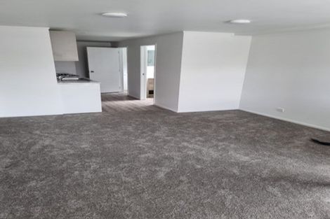 Photo of property in 67 Beaubank Road, Kelston, Auckland, 0602