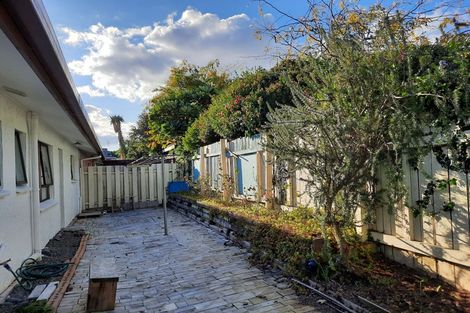 Photo of property in 2/6 Fortunes Road, Half Moon Bay, Auckland, 2012