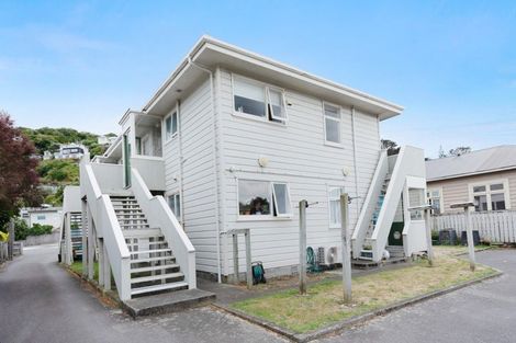 Photo of property in 5/139 Queens Drive, Lyall Bay, Wellington, 6022