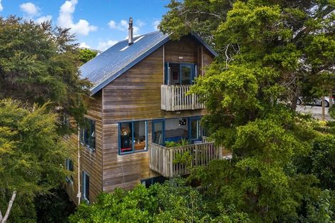 Photo of property in 2 Hill Street, Leigh, 0985