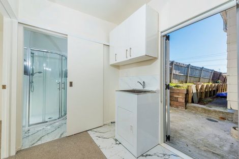 Photo of property in 2 Doone Place, Massey, Auckland, 0614