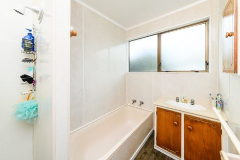 Photo of property in 33 Escort Grove, Awapuni, Palmerston North, 4412