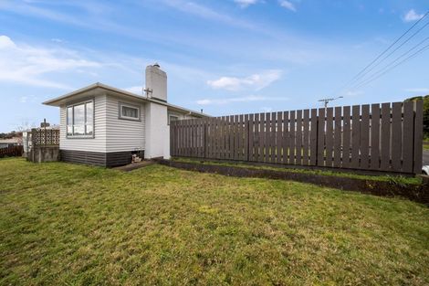 Photo of property in 1 Endeavour Street, Marfell, New Plymouth, 4310