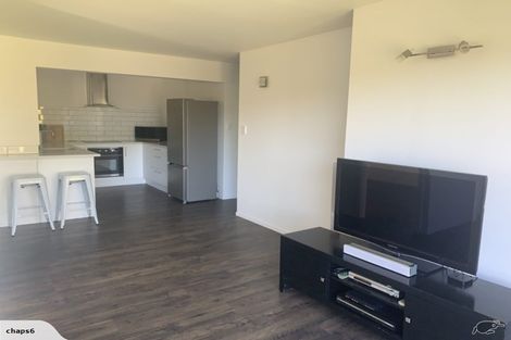 Photo of property in 111 Pupuke Road, Northcote, Auckland, 0627