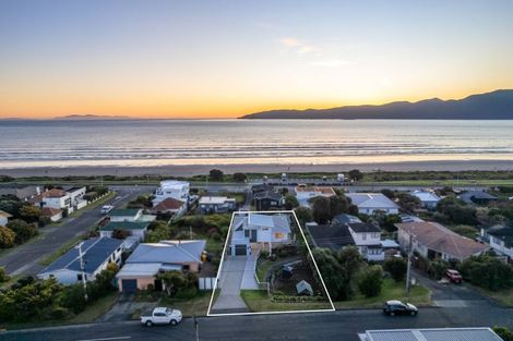 Photo of property in 86 Seaview Road, Paraparaumu Beach, Paraparaumu, 5032