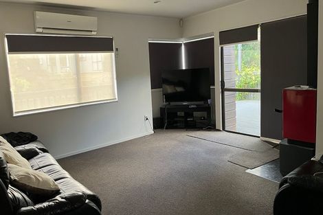 Photo of property in 1/179 Wiseley Road, West Harbour, Auckland, 0618