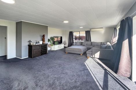 Photo of property in 55 Raglan Avenue, Cloverlea, Palmerston North, 4412