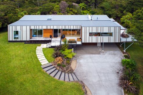 Photo of property in 27 Cochran Road, Oratia, Auckland, 0604