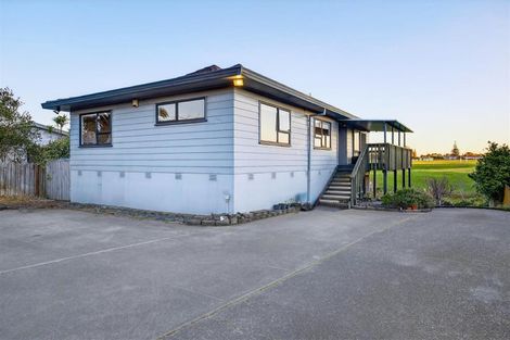 Photo of property in 70 De Quincey Terrace, Highland Park, Auckland, 2010