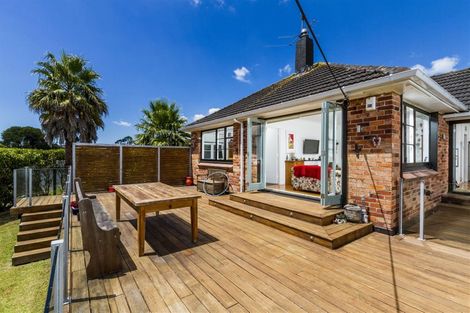 Photo of property in 2 Leander Road, Bayswater, Auckland, 0622