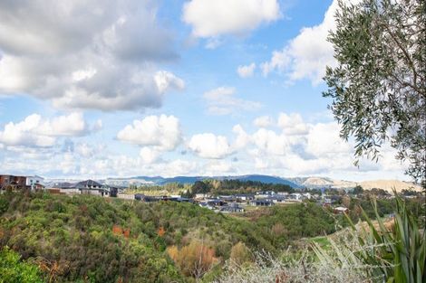 Photo of property in 33 Ruapehu Drive, Fitzherbert, Palmerston North, 4410