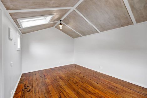 Photo of property in 65 Pioneer Road, Moturoa, New Plymouth, 4310