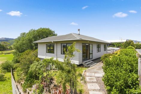 Photo of property in 130 Renown Road, Raumati South, Paraparaumu, 5032