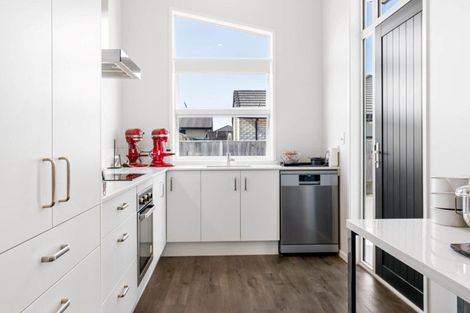 Photo of property in 18b Komata Crescent, Papamoa Beach, Papamoa, 3118