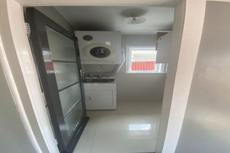 Photo of property in 5 Hallberry Road, Mangere East, Auckland, 2024