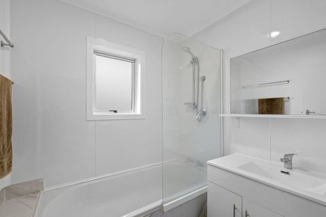 Photo of property in 10 Shaldon Crescent, Blagdon, New Plymouth, 4310