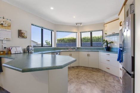 Photo of property in 1/18 Karamu Street, Te Atatu Peninsula, Auckland, 0610