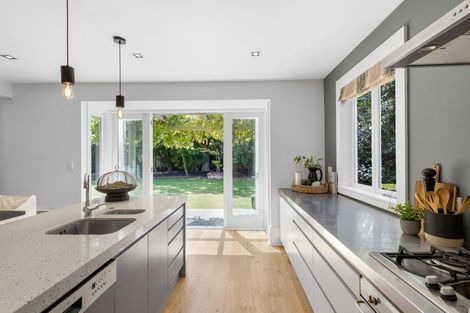 Photo of property in 166 Fendalton Road, Fendalton, Christchurch, 8052