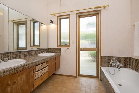 Photo of property in 4 Fenton Terrace, Cockle Bay, Auckland, 2014