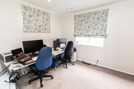 Photo of property in 18 Whangakoko Grove, Birchville, Upper Hutt, 5018