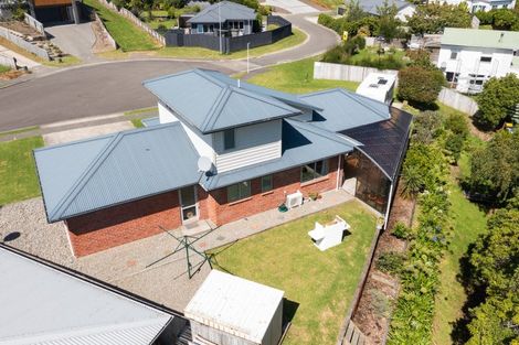 Photo of property in 16 Matuhi Street, Waikanae, 5036