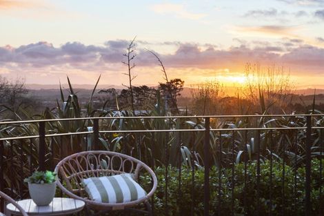 Photo of property in 51 Burrow Road, Pukekohe, 2120