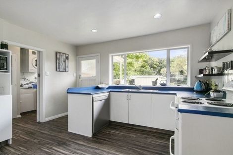 Photo of property in 4 Coast Road, Wainuiomata, Lower Hutt, 5014