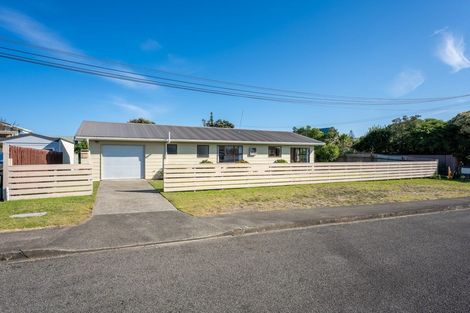 Photo of property in 33 Babbacombe Avenue, Otaki Beach, Otaki, 5512