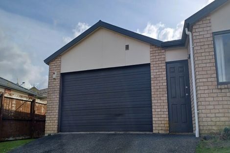 Photo of property in 64 Woodbank Drive, Glen Eden, Auckland, 0602