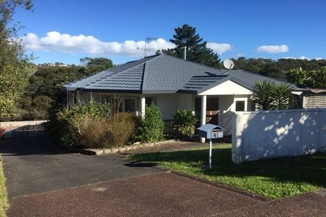 Photo of property in 6 Cayman Place, Unsworth Heights, Auckland, 0632