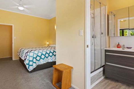 Photo of property in 2/58 Glencoe Road, Browns Bay, Auckland, 0630