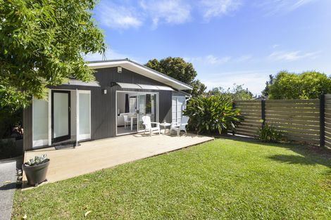 Photo of property in 1/1 Armstrong Place, New Lynn, Auckland, 0600