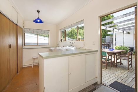 Photo of property in 4 Fenton Terrace, Cockle Bay, Auckland, 2014