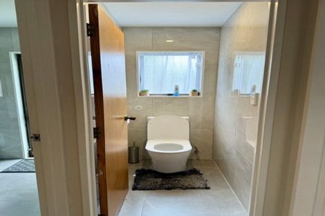 Photo of property in 4 Thistledew Place, Bayview, Auckland, 0629